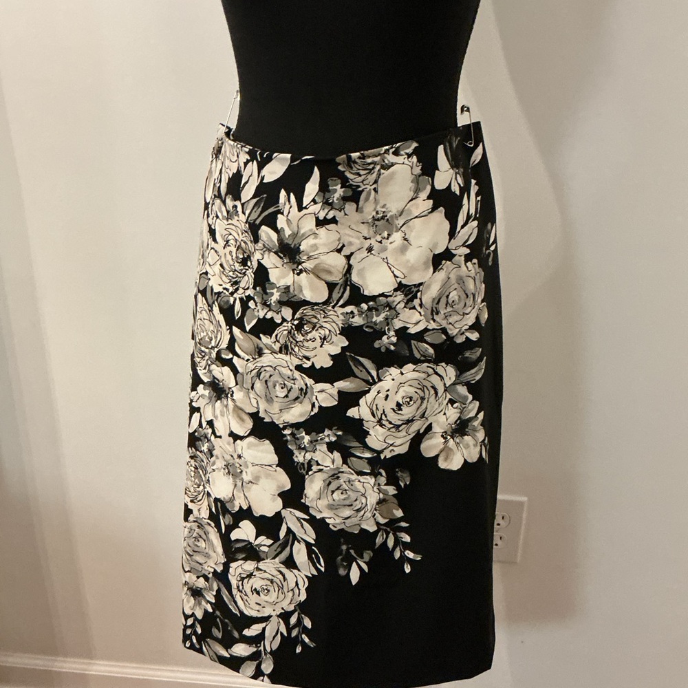White House Black Market Black and Cream Floral Midi Skirt - Picture 4 of 9